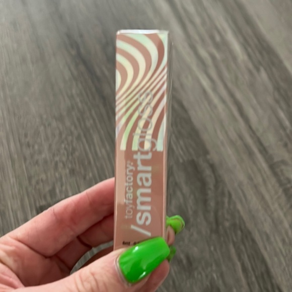 Toy.co Smart Gloss Calabasas – Peach Nude Lip Gloss Shine Glassy Glow NIB - Picture 2 of 7